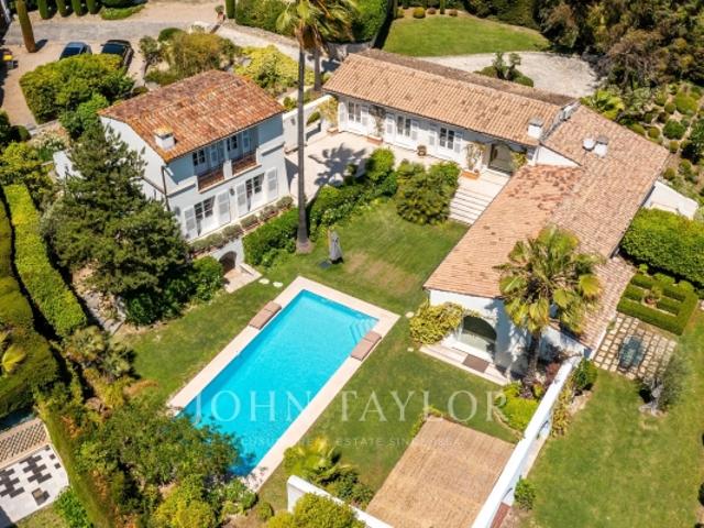 Élégante propriété avec une vue exceptionnelle sur Saint Paul de Vence