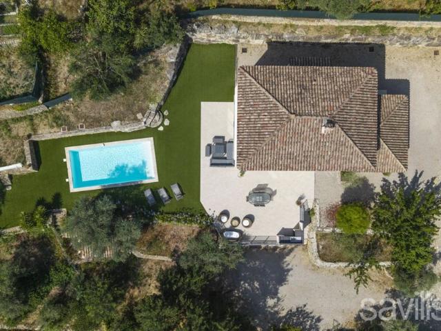 Elegante propriété avec piscine, au calme absolu