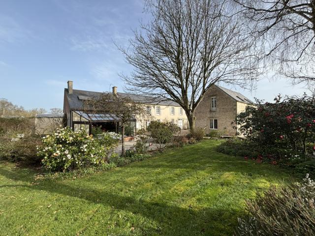 Élégante propriété de caractère aux portes de Bayeux Longè
