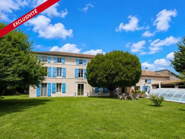 Élégante propriété de caractère avec 2 gîtes indépendants, p. 450m² Beauvoir Sur Niort