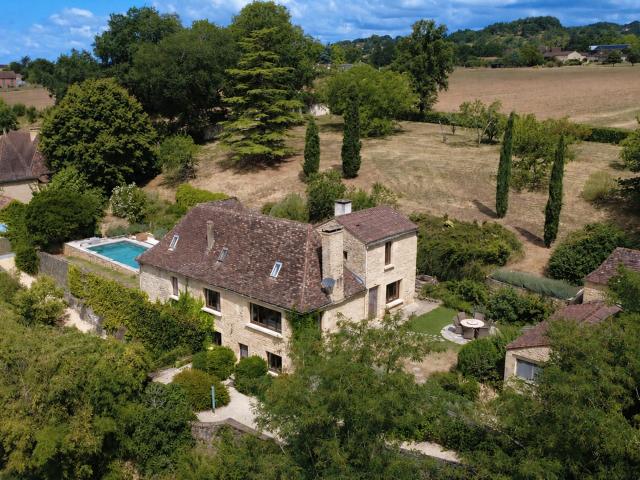 Élégante propriété de style périgourdin avec dépendances et. 294m² Coux et Bigaroque