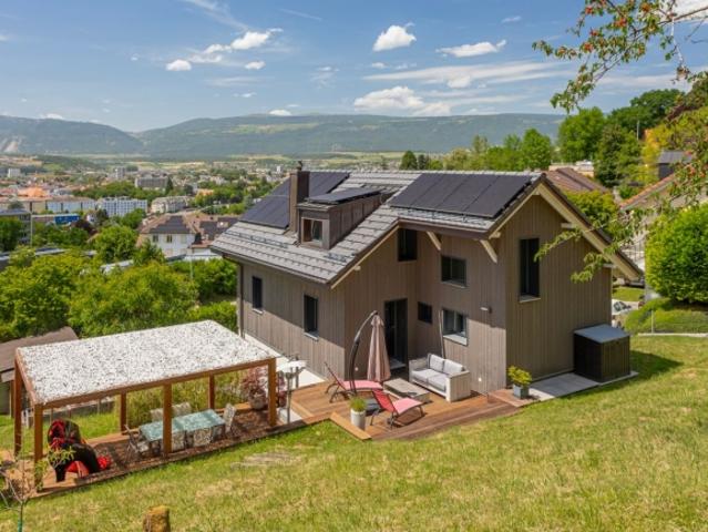 Élégante propriété familiale avec vue dégagée sur le Jura