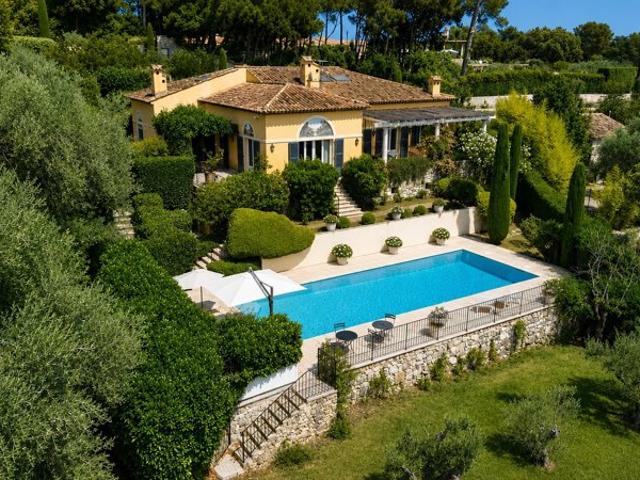 Élégante propriété provençale avec vue mer panoramique à proximité de Saint Paul de Vence