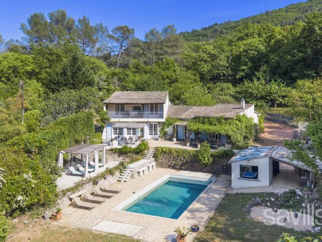 Élégante Propriété Provençale avec Vue Panoramique