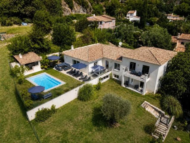 Élégante propriété rénovée avec vue mer aux portes de Biot 378m² Biot