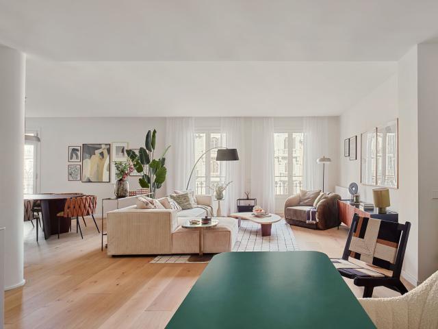 Elegante residencia de dos habitaciones con amplios balcones en la Rambla de Catalunya