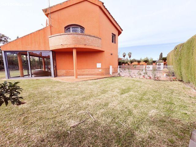 Elegante Residencia de Lujo con Piscina y Jardines Privados en Mairena del Aljarafe, junto a Sevilla
