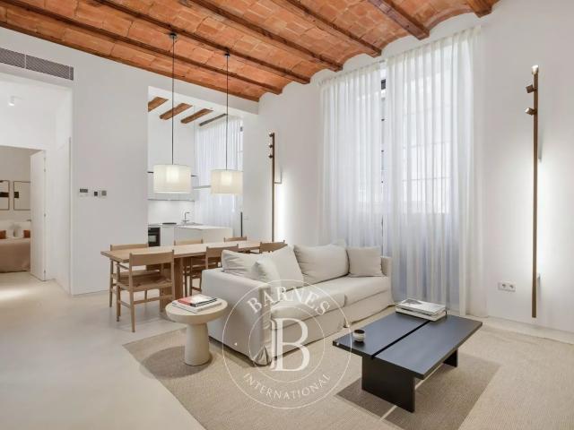 Elegante residencia de 110 m² con 2 dormitorios y techos alt. 110m² Barcelona