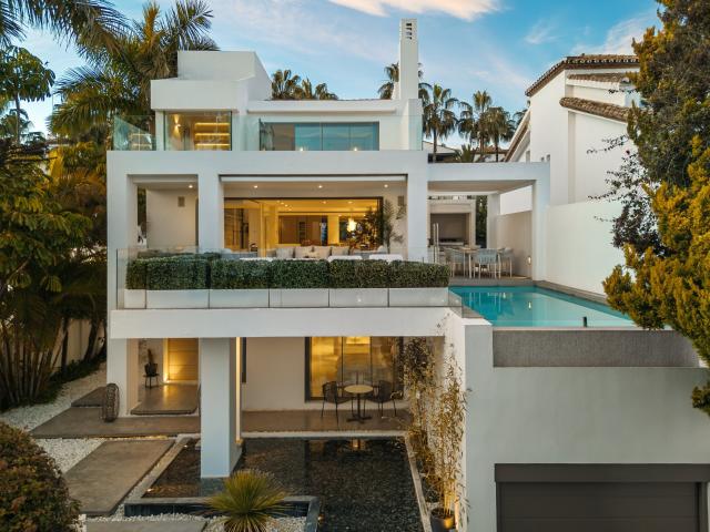 Elegante residencia semiadosada en Puente Romano Marbella. 543m² Marbella