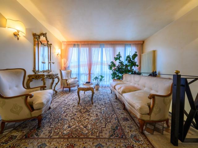Elegante residenza storica con appartamento indipendente per. 332m² Barghe