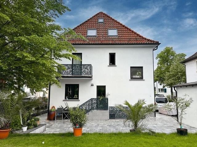 Elegante Stadtvilla in Traumlage – Wohnen mit Charakter und Still