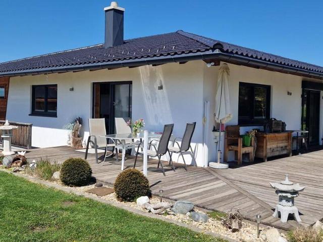 ELEGANTER BUNGALOW