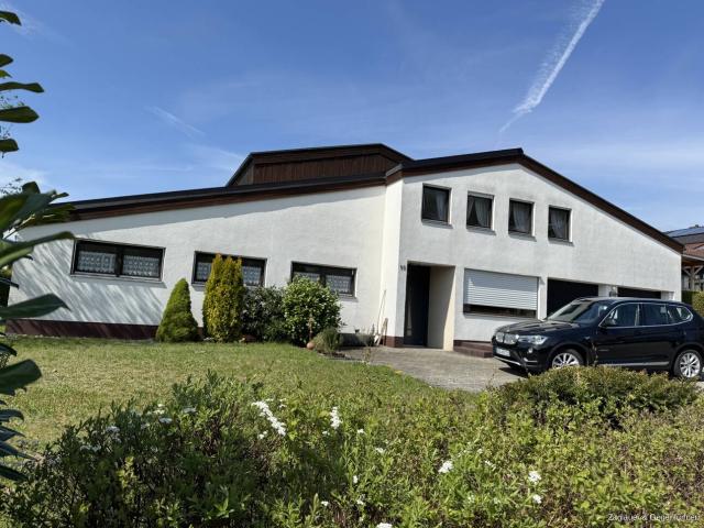 Elegantes Architektenhaus mit zusätzl. kleiner Whg Werkstatt, Praxis oder Büro in guter Stadtlage in Deggendorf