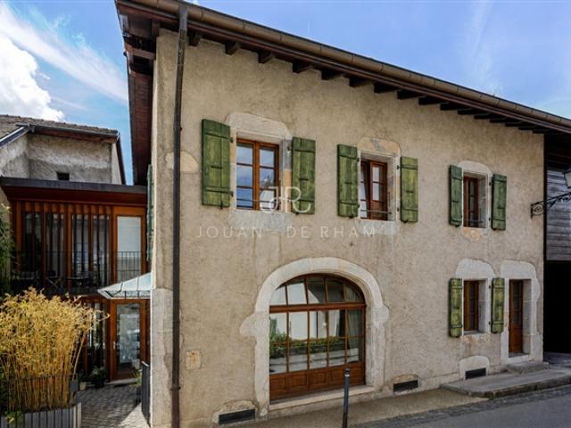 Elegantes Dorfhaus mit authentischem Charme in Veyrier