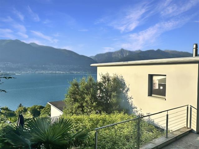 Elegantes Ferienhaus mit Seesicht und Terrasse