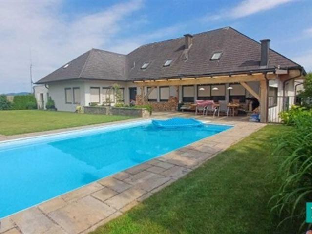 Elegantes Landhaus mit stilvoller Wohnatmosphäre und Wellnessbereich