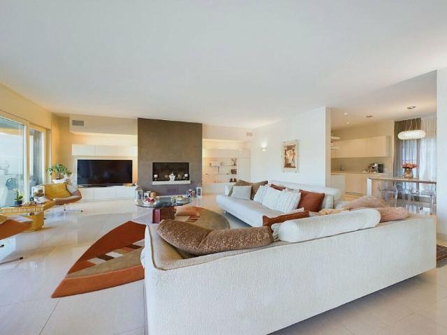 Elegantes Penthouse mit unverbaubarer Aussicht auf den Golf von Lugano / Zweitwohnsitz