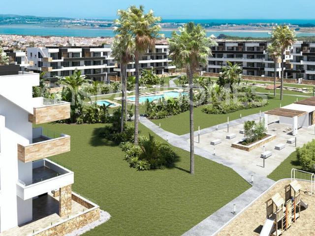Elegantes Pisos de 2 Dormitorios con Piscina Compartida en Torrevieja