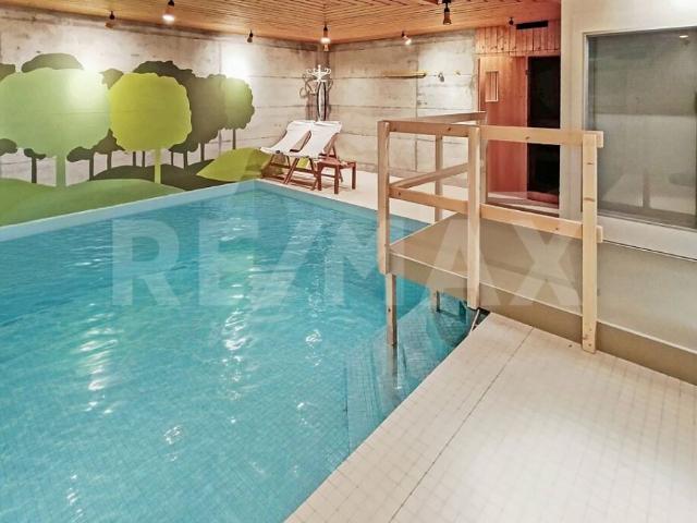 Elegantes Wohnen mit Indoor Pool und Traumgarten