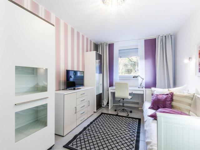 Elegantes WG Zimmer in Stadtvilla Schönefeld, in einer 5 Zimmer Wohnung