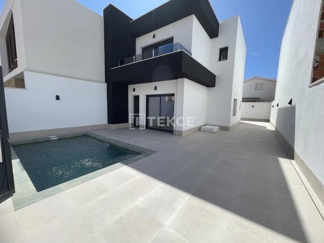 Elegantes Villas de 3 Dormitorios con Piscina en Almoradí Alicante