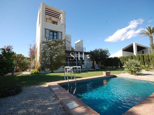 Elegantes villas independientes con piscina privada en Peral. 100m² Sucina