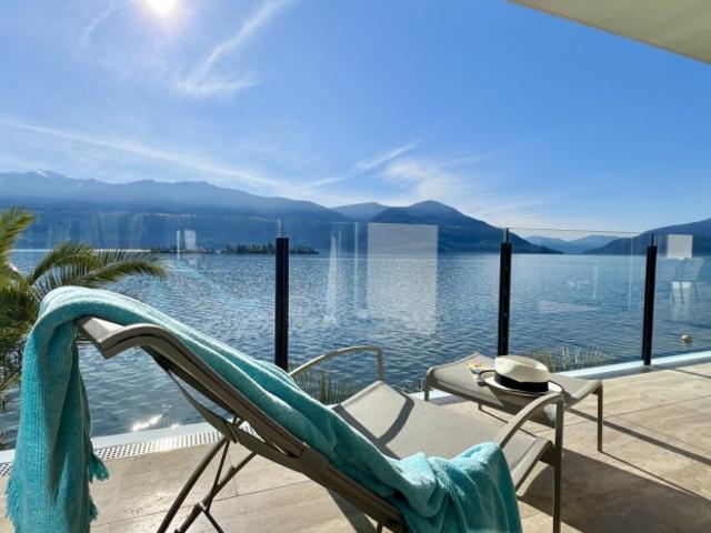 VERKAUFT ! ELEGANZ & MAGIE… Traumhaftes Wohnen direkt am See !