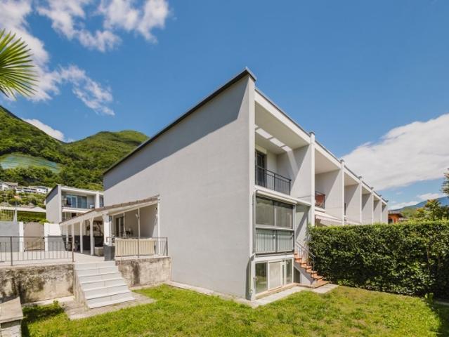 ELEGANZA E COMFORT CONTEMPORANEO CASA MODERNA CON VISTA A GUDO