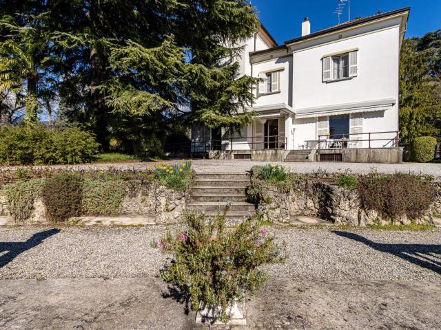 Eleganza senza tempo in questa villa a pochi passi da Como 750m² Longone al Segrino