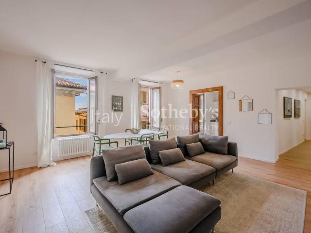 Elegance and lake view in the heart of Arona