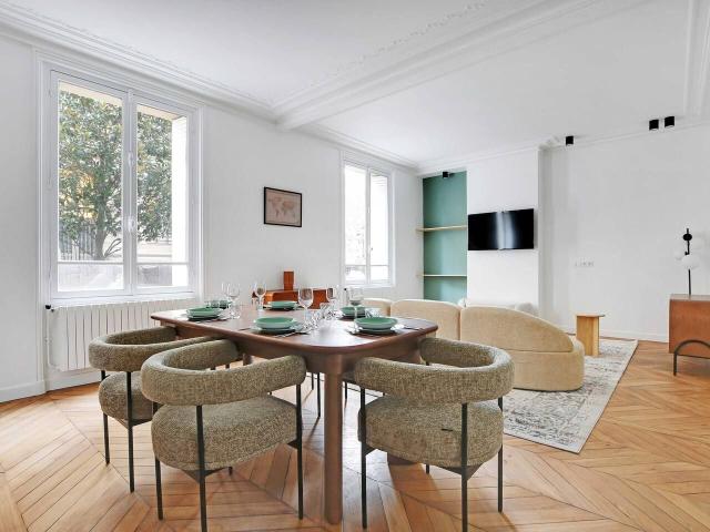 Elegance and Tranquility: Modern 3 Bedroom Apartment in Neuilly sur Seine