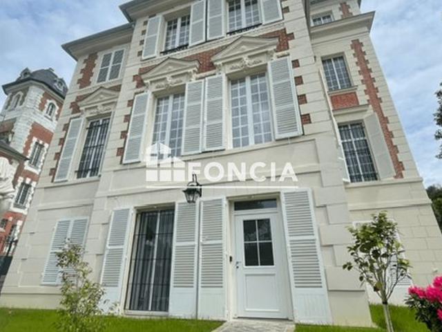 ÉLÉGANCE & CARACTÈRE – Appartement de prestige de 74 m² dans un château du XVIIᵉ siècle – La Varenne