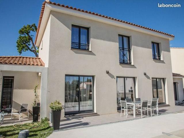 Élégance, confort et prestations premium Découvrez cette maison contemporaine de 130 m², implantée