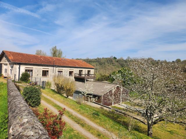 Élégance en Bord de Vienne & Style Loft – Propriété d’Except. 260m² Confolens