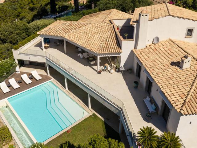 Élégance et Prestige au Sémaphore – Villa Vue Mer avec Pisci. 280m² Sainte Maxime