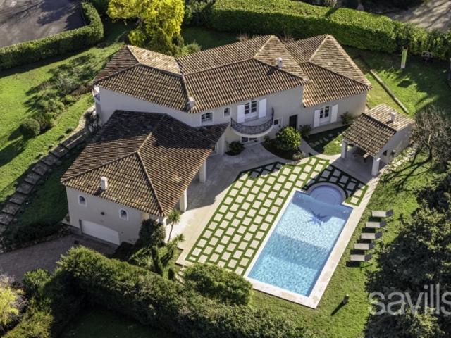Élégance et prestige dans un domaine privé à deux pas de Valbonne