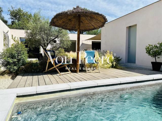 Élégance & lumière pour cette Villa contemporaine à Villeneu. 157m² Villeneuve lès Avignon