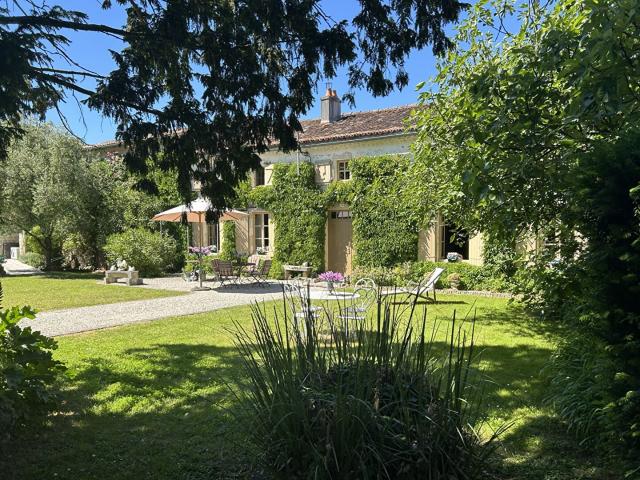 Élégance rurale et charme d'époque 210m² Saint Pierre de Juillers