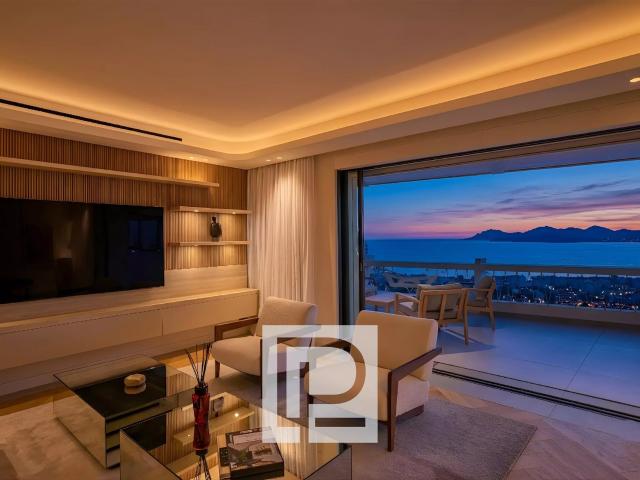 Elégance, sérénité et panorama d'exception. 87m² Cannes