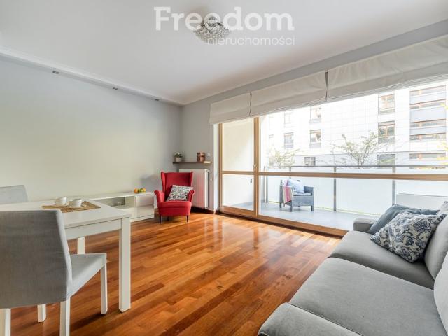 Elegancki 3 pokojowy apartament z dużą loggią w Żoliborzu