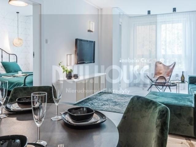 Elegancki apartament z balkonem i widokiem na rzekę