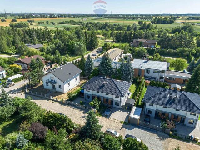 Polecam elegancki bliźniak 4 pok. z ogrodem i garażem w Kobylnikach