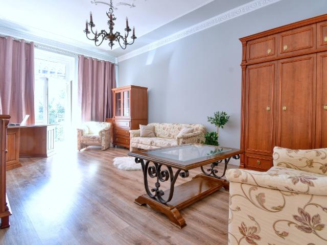 | Elegancki pokój z balkonem | 25m2 | Półwiejska 35| Centrum |