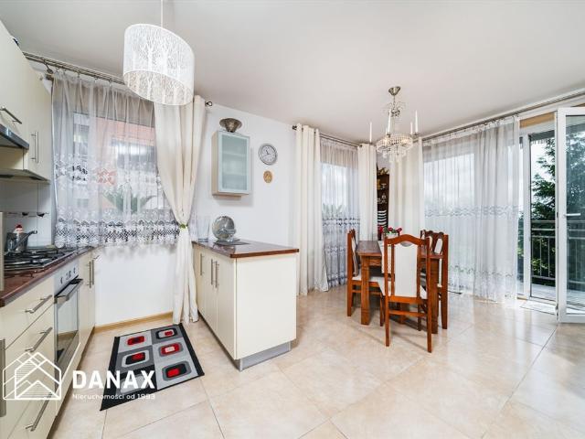 Eleganckie 4 pokojowe mieszkanie z dużym balkonem w Dębnikach