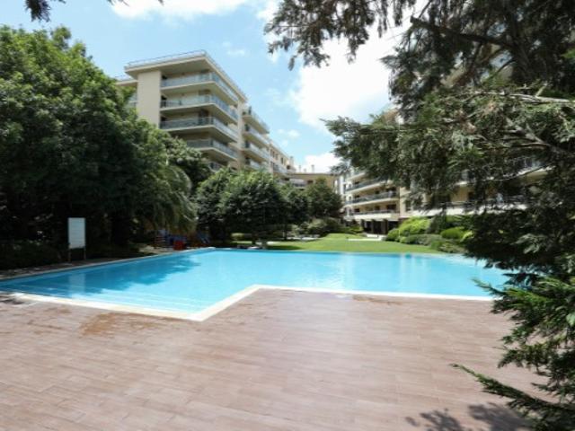 Elegância, Conforto e Exclusividade T4 no Condomínio Amorosa Place, Odivelas