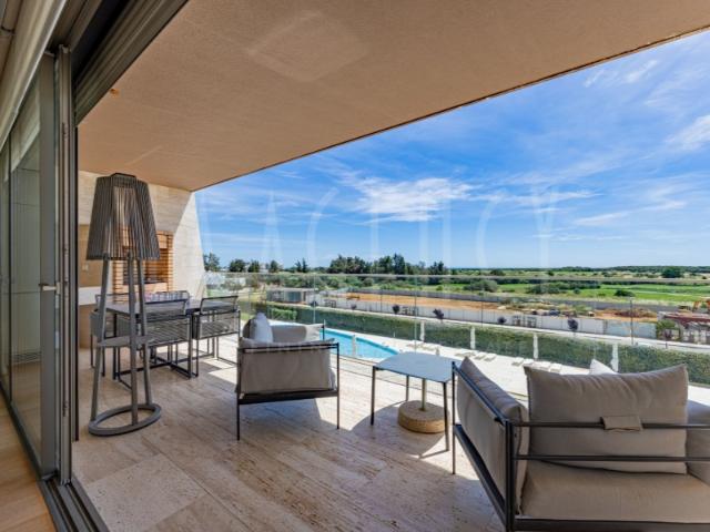Elegância Contemporânea com Vista Golfe em Vilamoura