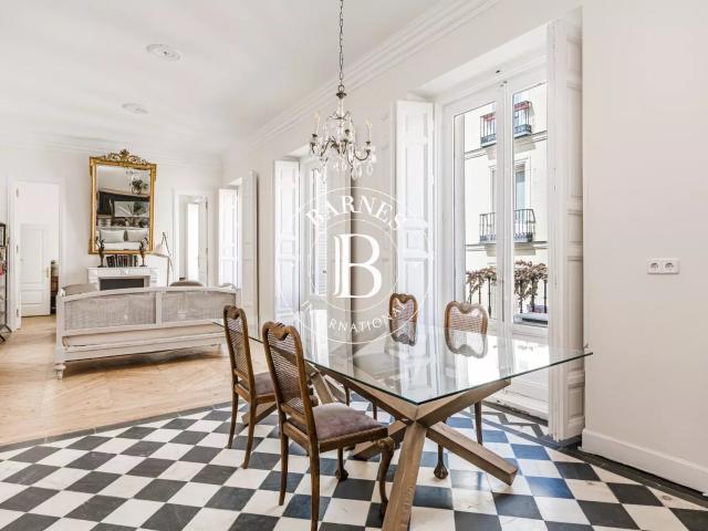 Elegancia clásica en el corazón histórico de Madrid 148m² Madrid