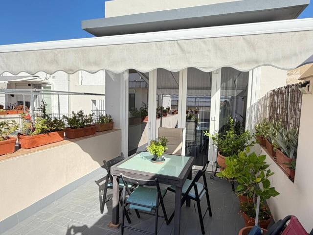 Elegancia, diseño y terraza privada en uno de los barrios con más historia de Cádiz