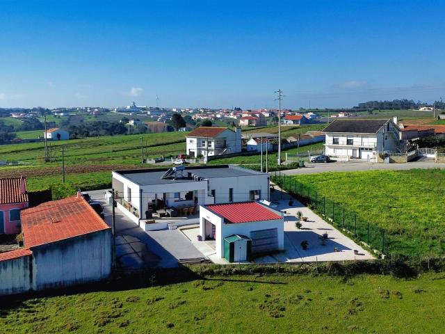 Elegância e Conforto: Moradia T3 com Vista Deslumbrante em A. 195m² Bárrio