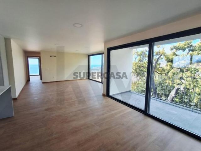 Elegância e Exclusividade sobre a Baía do Funchal Apartamento T2 Novo